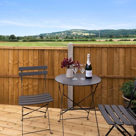 Outbak Shepherds Hut Cheltenham Exterior photo