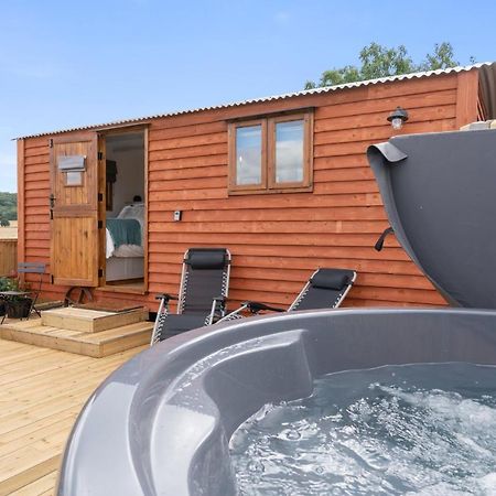 Outbak Shepherds Hut Cheltenham Exterior photo