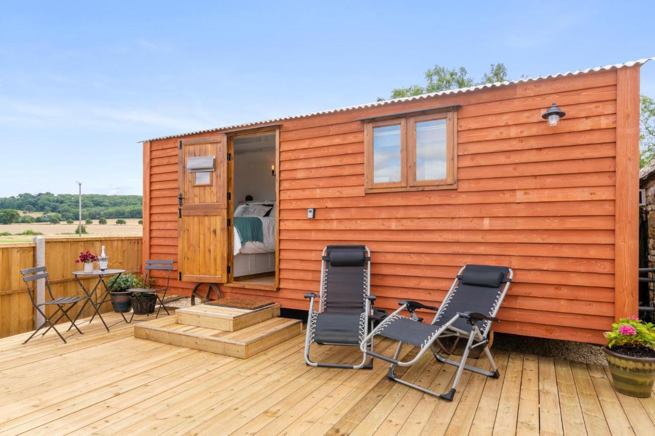Outbak Shepherds Hut Cheltenham Exterior photo