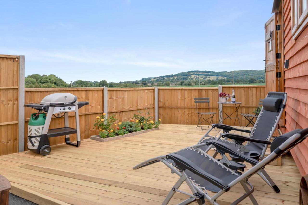 Outbak Shepherds Hut Cheltenham Exterior photo