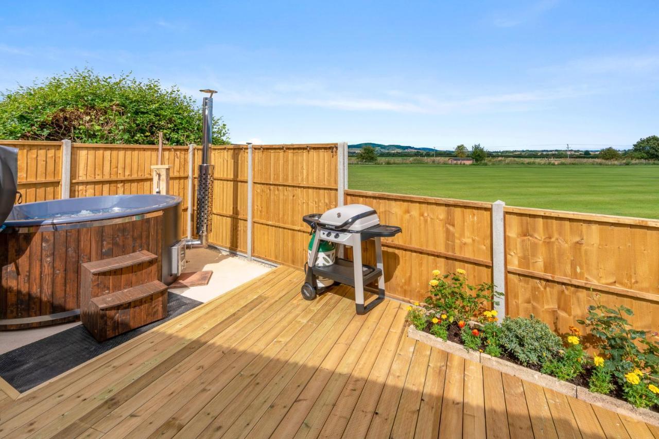 Outbak Shepherds Hut Cheltenham Exterior photo