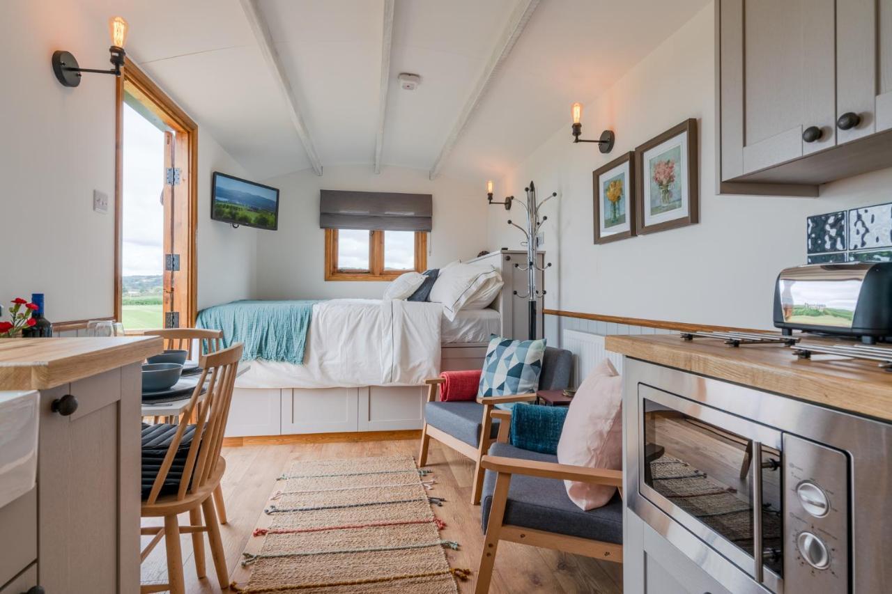 Outbak Shepherds Hut Cheltenham Exterior photo