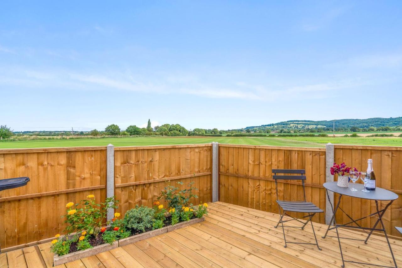 Outbak Shepherds Hut Cheltenham Exterior photo
